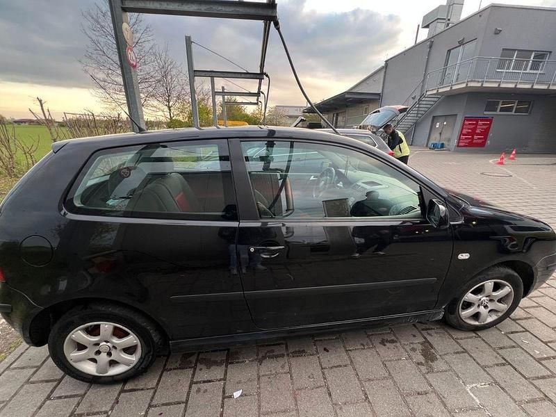 Second-hand VW Polo Basis 64 CP (47 kW) 2003 Roșu Berlinǎ