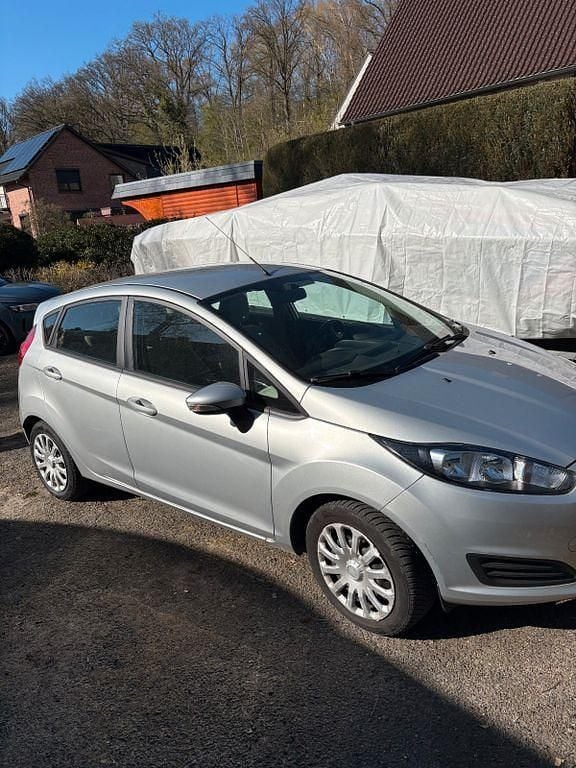 Gebraucht Ford Fiesta Trend 60 PS (44 kW) 2013 Silber Kleinwagen