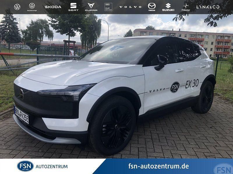 Weiß Gebraucht 2025 Volvo EX30 CC Ultra SUV | 55.900 € (Teuer) - Bild 1/1