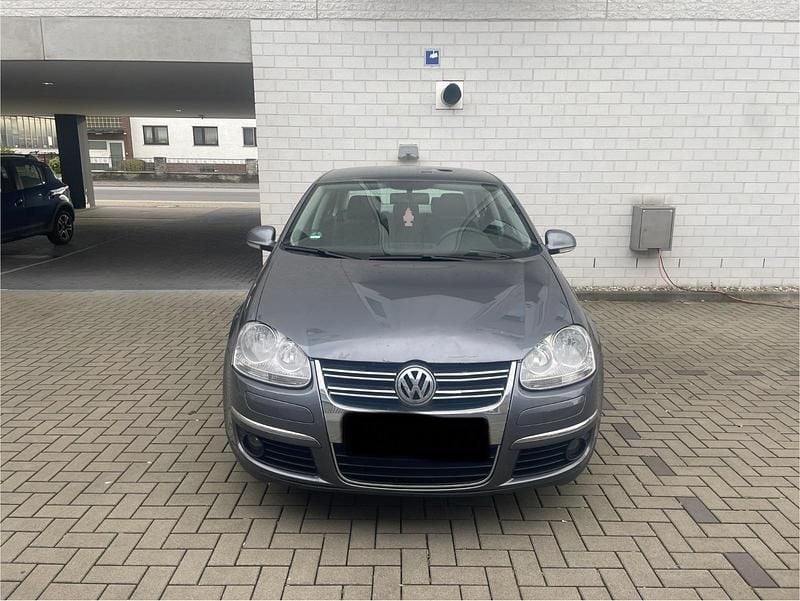 Grau Gebraucht 2007 VW Jetta Limousine | 3.199 € (Guter Preis) - Bild 1/4