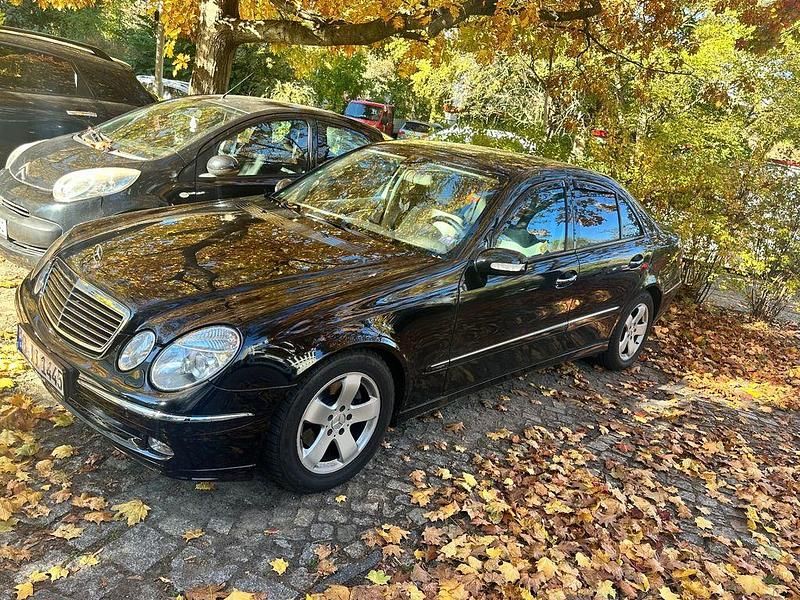 Schwarz Gebraucht 2005 Mercedes E240 Avantgarde Limousine | 4.800 € (Fairer Preis) - Bild 1/4