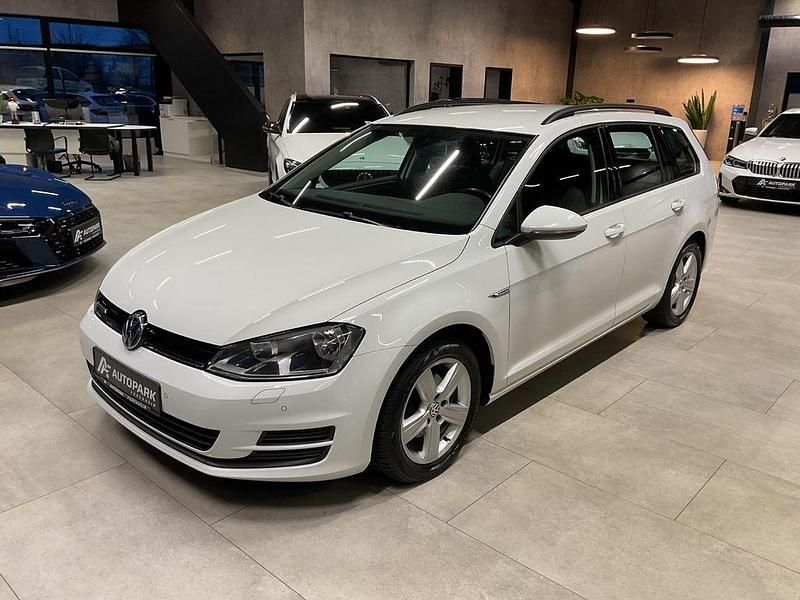 Weiß Gebraucht 2015 VW Golf VII Comfortline Limousine | 10.980 € (Fairer Preis) - Bild 1/4