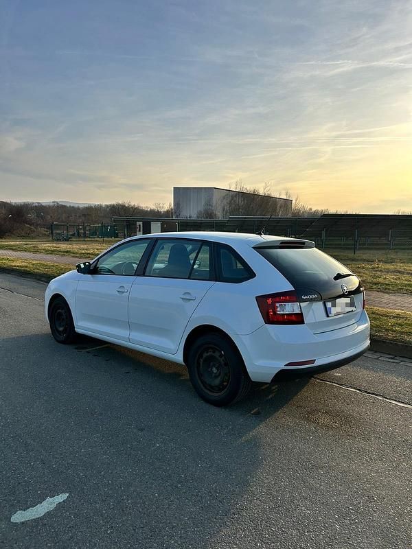 Gebraucht Skoda Rapid 90 PS (66 kW) 2016 Weiß Limousine
