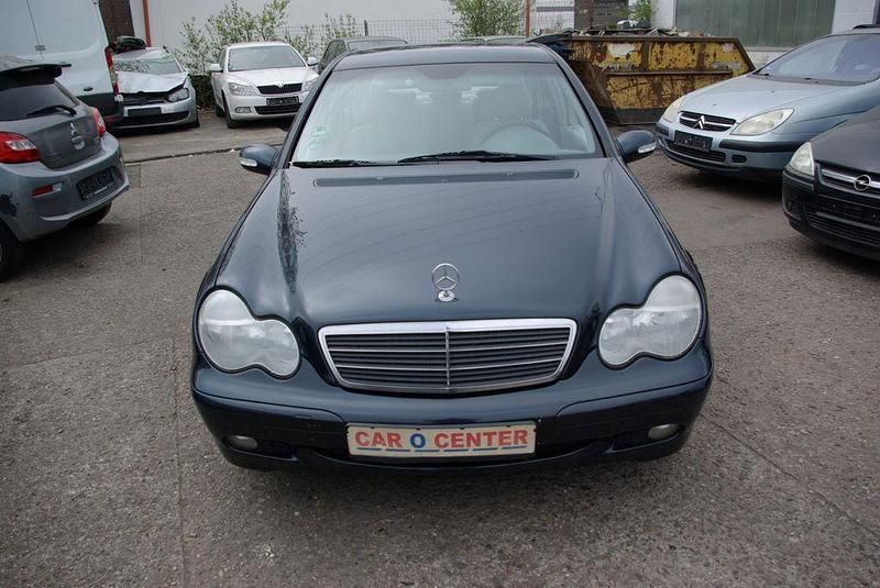Blau (metallic) Gebraucht 2001 Mercedes C200 Limousine | 1.680 € (Guter Preis) - Bild 1/4