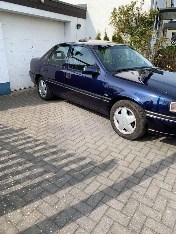 Occasion Opel Vectra 90 ch (66 kW) 1995 Bleue Berline