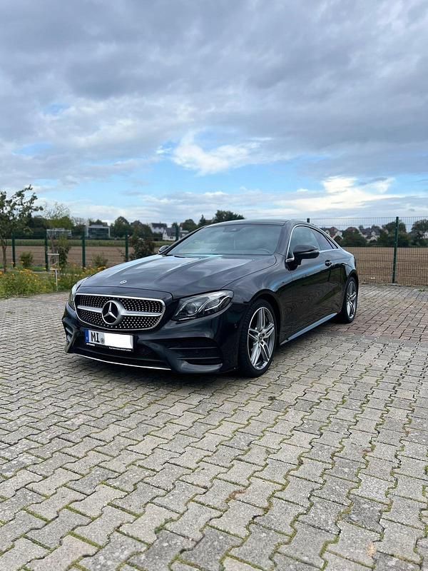 Schwarz Gebraucht 2018 Mercedes E350 AMG Coupé | 32.800 € (Guter Preis) - Bild 1/4