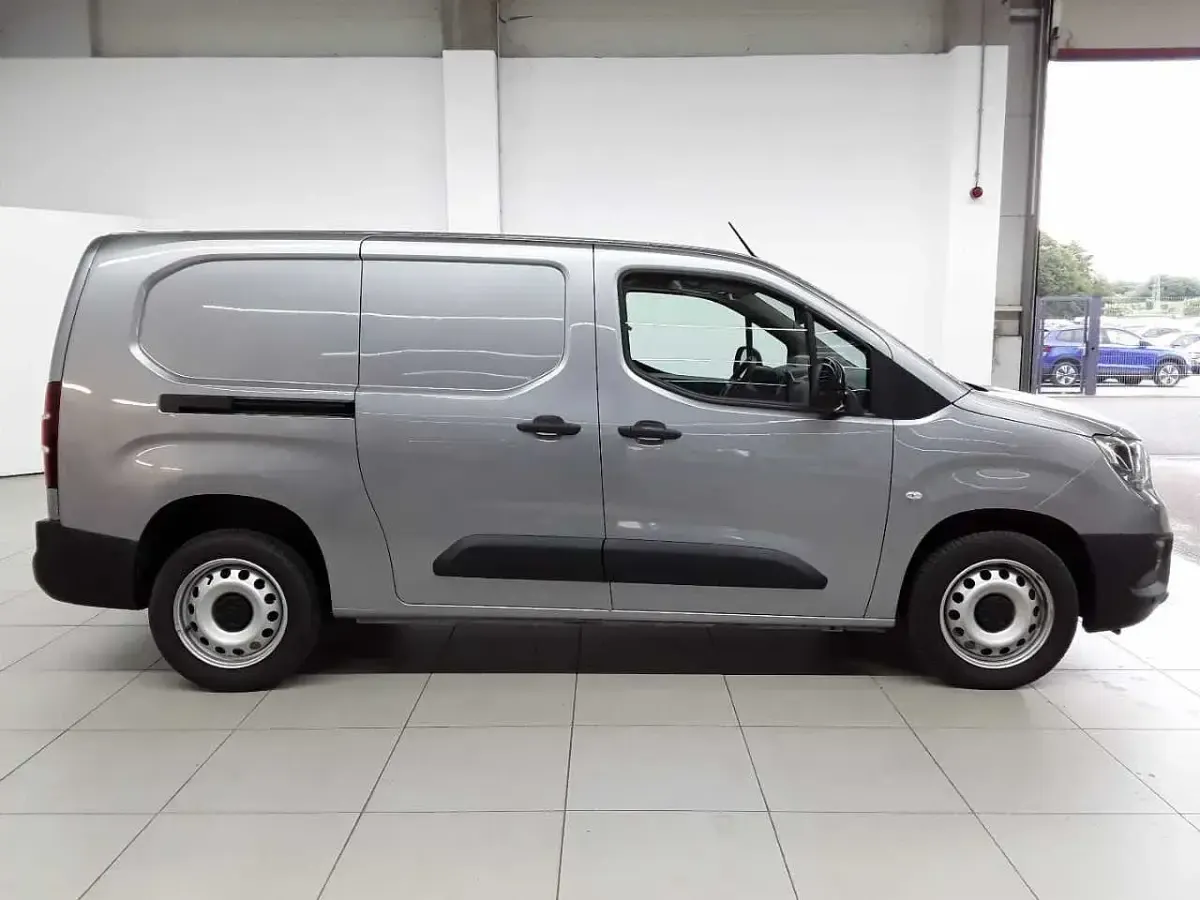 Gebraucht Opel Combo Edition 102 PS (75 kW) 2022 Tiefquarz grau Van / Kleinbus