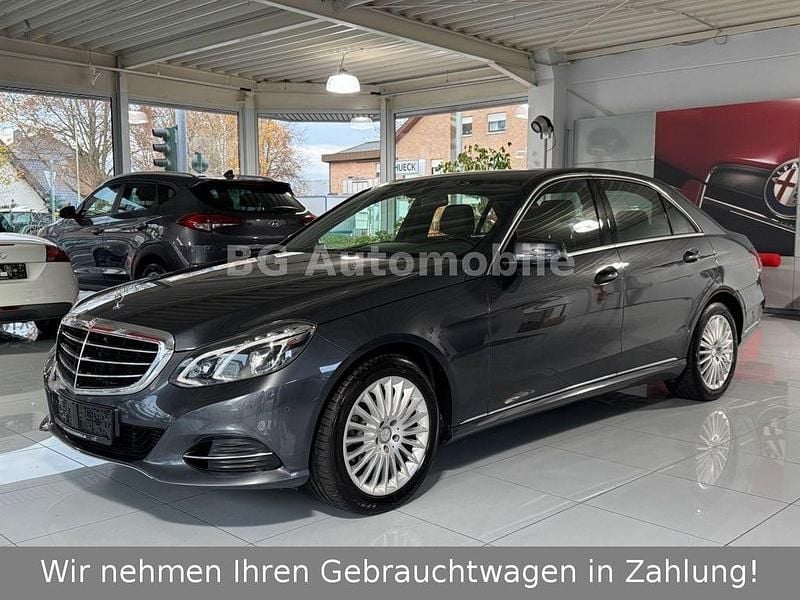 Grau Gebraucht 2013 Mercedes E200 Limousine | 12.490 € (Fairer Preis) - Bild 1/4