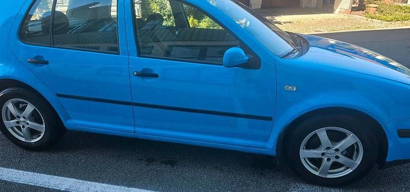 Blau Gebraucht 2000 VW Golf IV Limousine | 2.100 € (Fairer Preis) - Bild 1/4