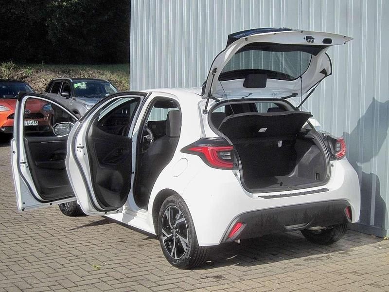 Super white 2 Neu 2025 Toyota Yaris Hybrid Limousine | 24.690 € (Fairer Preis) - Bild 1/1