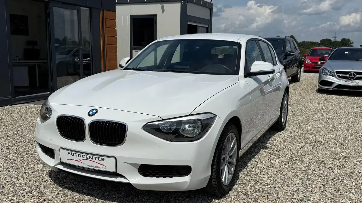 Gebraucht BMW 114 Advantage 102 PS (75 kW) 2013 Weiß Kleinwagen