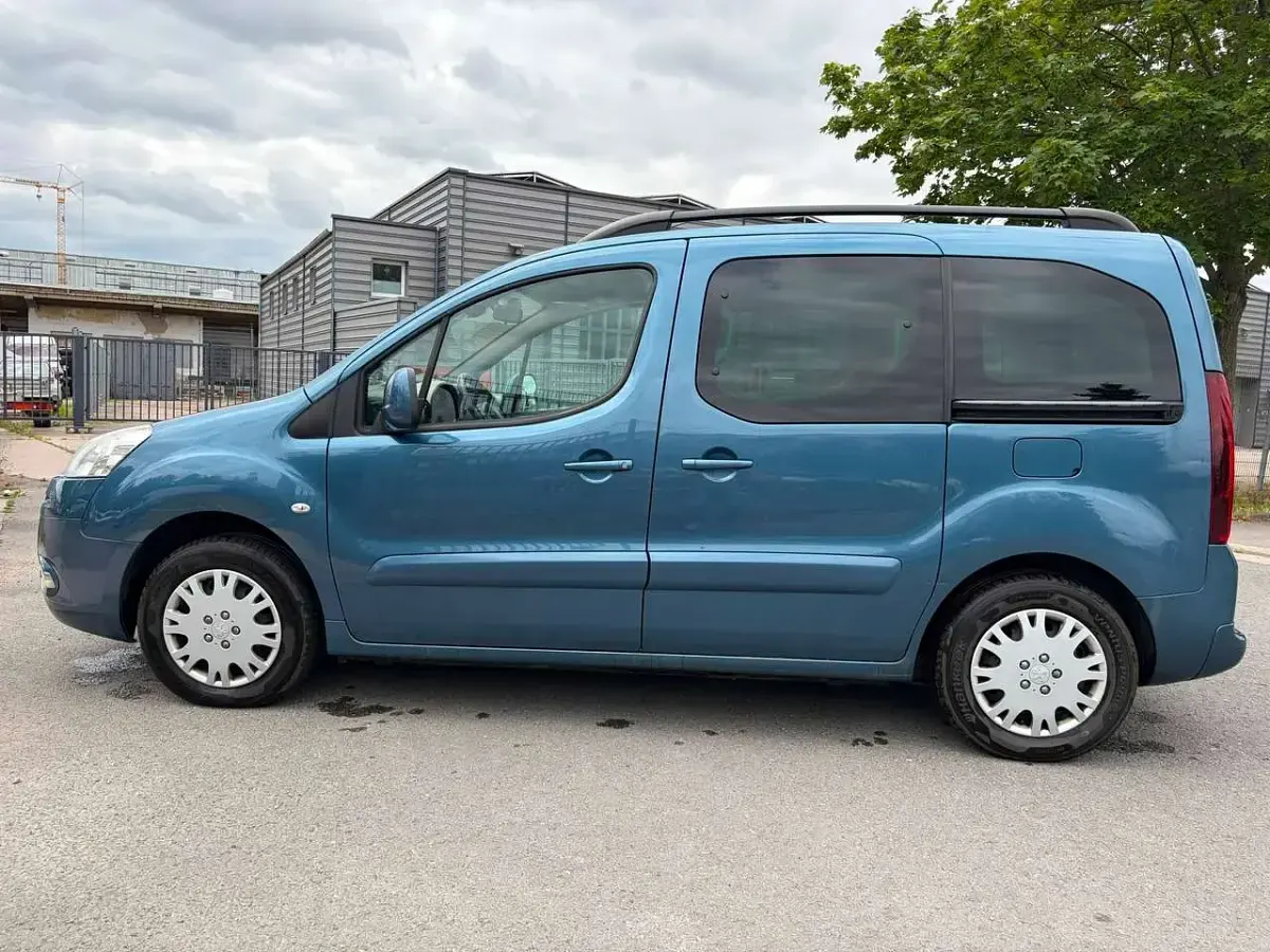 Gebraucht Peugeot Partner Tepee Allure 120 PS (88 kW) 2013 Blau kyanos Van / Kleinbus