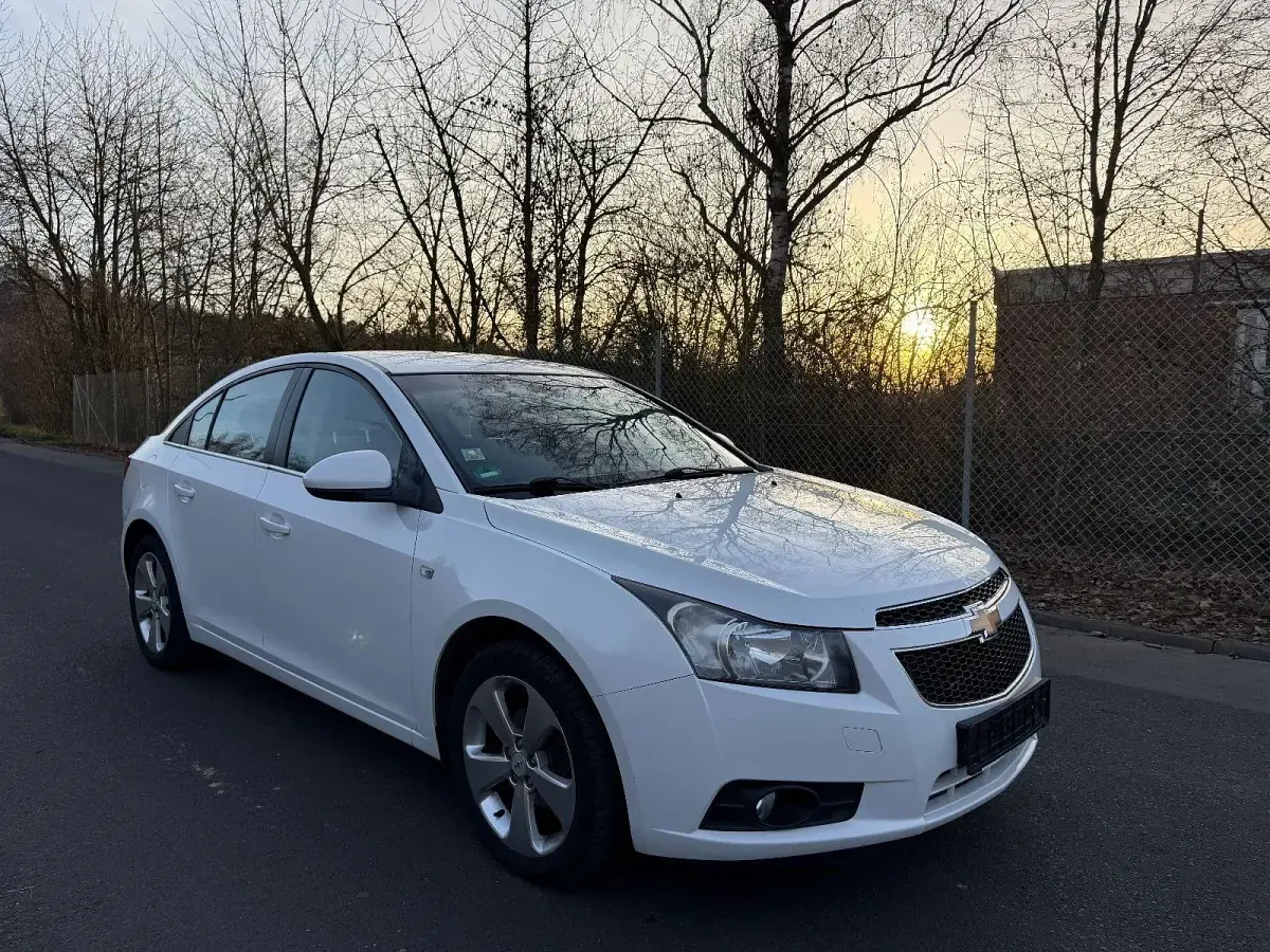 Gebraucht Chevrolet Cruze LTZ 141 PS (103 kW) 2011 Weiß Limousine