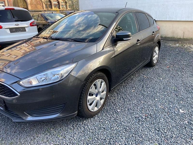 Gebraucht Ford Focus Trend 101 PS (74 kW) 2017 Limousine