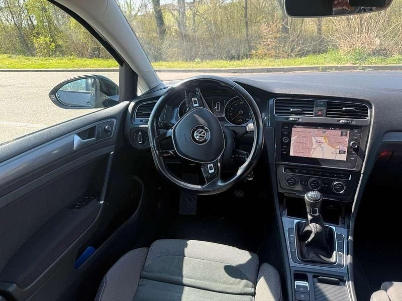 Schwarz Gebraucht 2018 VW Golf VII Comfortline Limousine | 9.245 € (Superpreis) - Bild 1/4