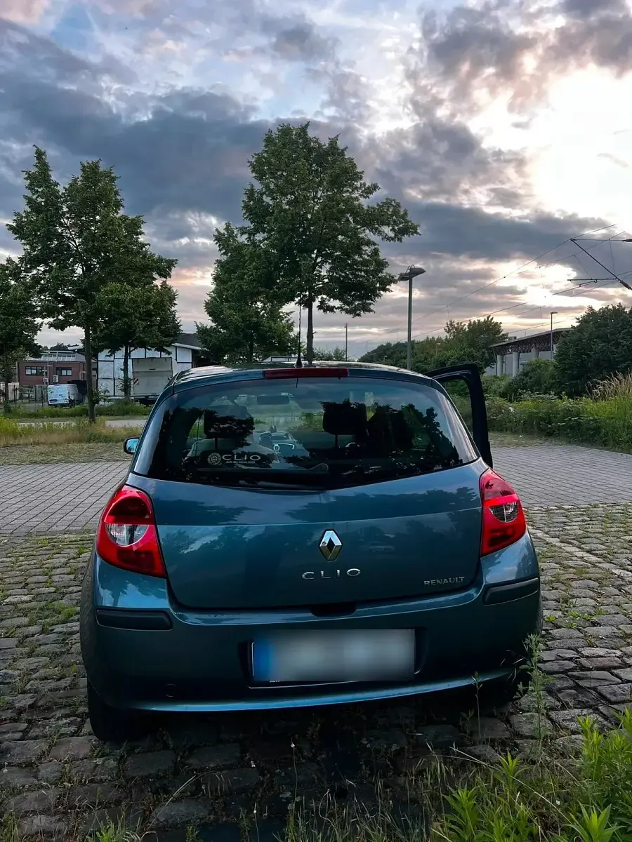 Gebraucht Renault Clio II 88 PS (64 kW) 2006 Blau Limousine