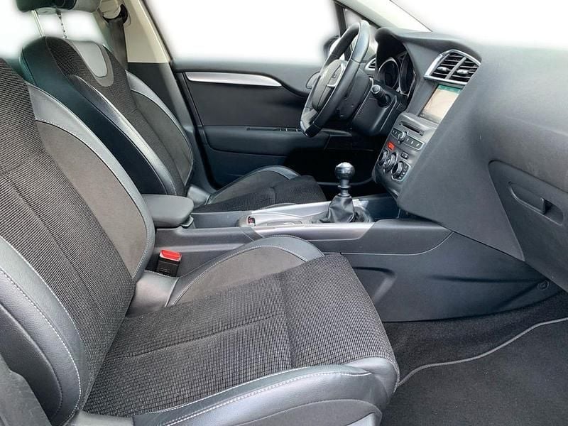 Usado Citroën C4 Shine 131 HP (96 kW) 2017 Cinzento Sedan