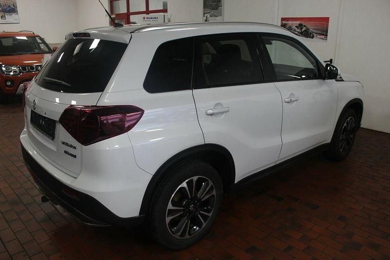 Gebraucht Suzuki Vitara Comfort+ 129 PS (94 kW) 2021 Weiß SUV