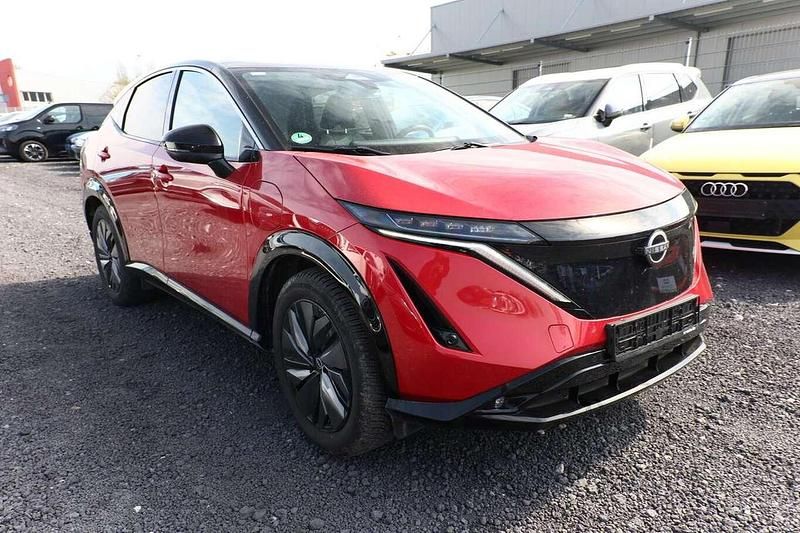 Gebraucht Nissan Ariya 160 kW (218 PS) 2022 Passion rot / schwarz metallic SUV