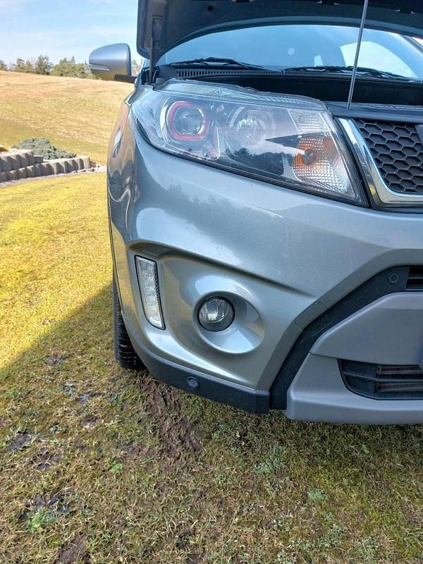 Gebraucht Suzuki Vitara 140 PS (102 kW) 2018 Grau SUV