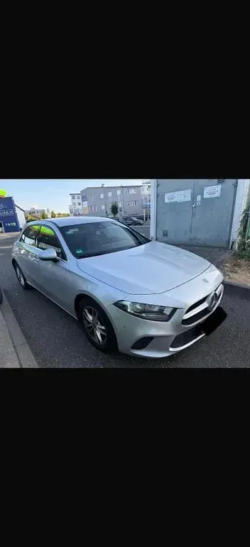 Gebraucht Mercedes A180 116 PS (85 kW) 2018 Silber Limousine