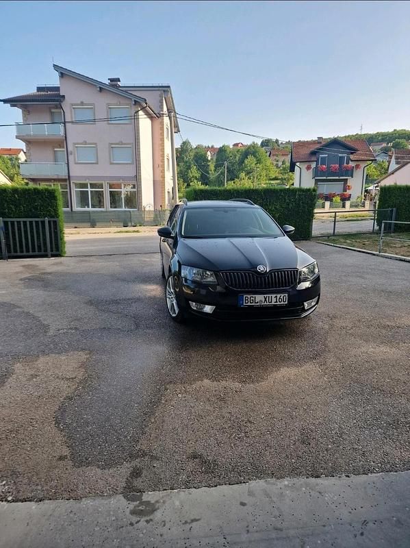 Schwarz Gebraucht 2015 Skoda Octavia Kombi | 9.800 € (Fairer Preis) - Bild 1/4