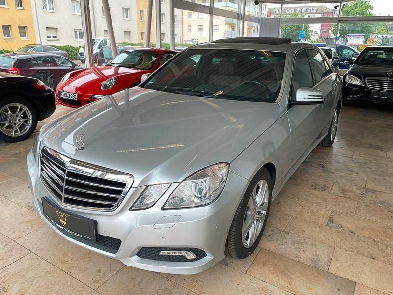 Silber Gebraucht 2010 Mercedes E350 Limousine | 12.999 € (Fairer Preis) - Bild 1/4