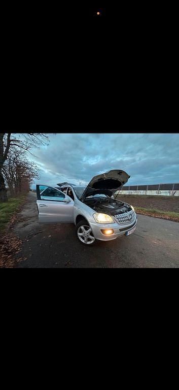 Gebraucht Mercedes ML320 224 PS (164 kW) 2006 Grau SUV