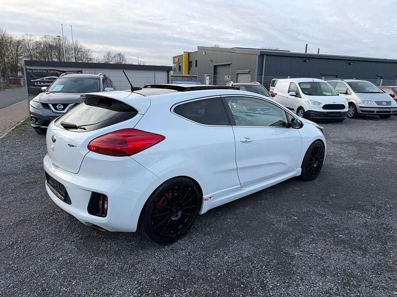 Gebraucht Kia Ceed GT-Track 204 PS (150 kW) 2015 (hw2) deluxeweiss met. Kleinwagen