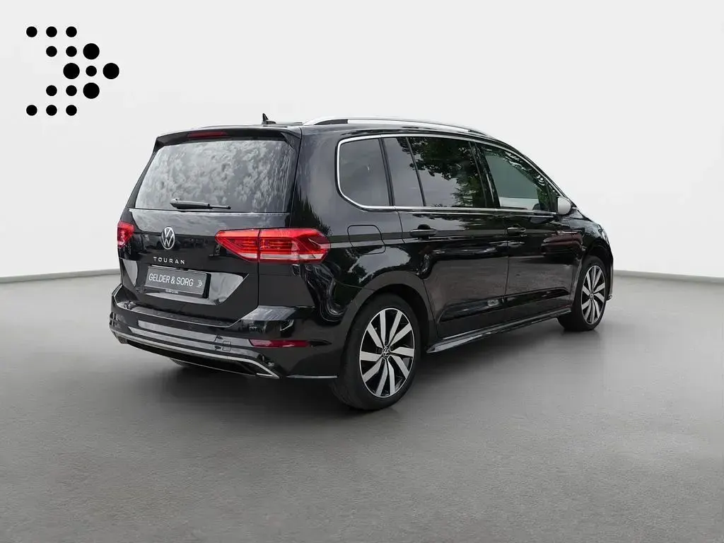 Gebraucht VW Touran Highline 150 PS (110 kW) 2023 Deep black perleffekt Van / Kleinbus