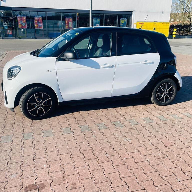 Gebraucht Smart ForFour Electric Drive 60 kW (82 PS) 2022 Weiß Kleinwagen