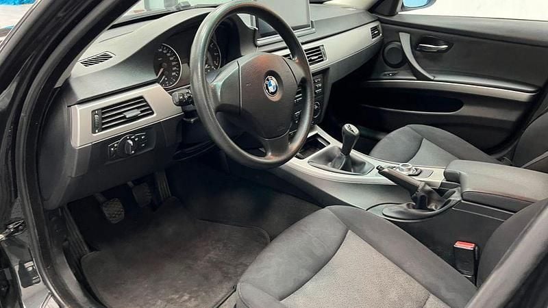 Gebraucht BMW 318 129 PS (94 kW) 2007 Schwarz Limousine