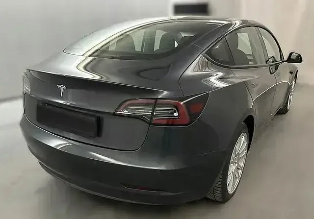 Usata Tesla Model 3 Standard Range Plus 239 kW (325 CV) 2021 Grigio Berlina