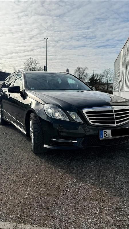 Gebraucht Mercedes E220 Avantgarde 170 PS (125 kW) 2013 Schwarz Kombi