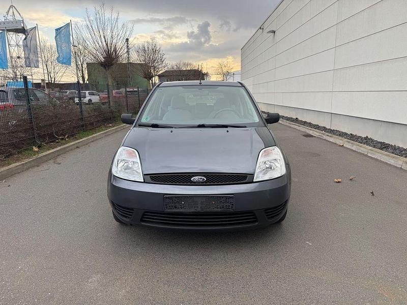 Gebraucht Ford Fiesta Ambiente 60 PS (44 kW) 2004 Grau Kleinwagen