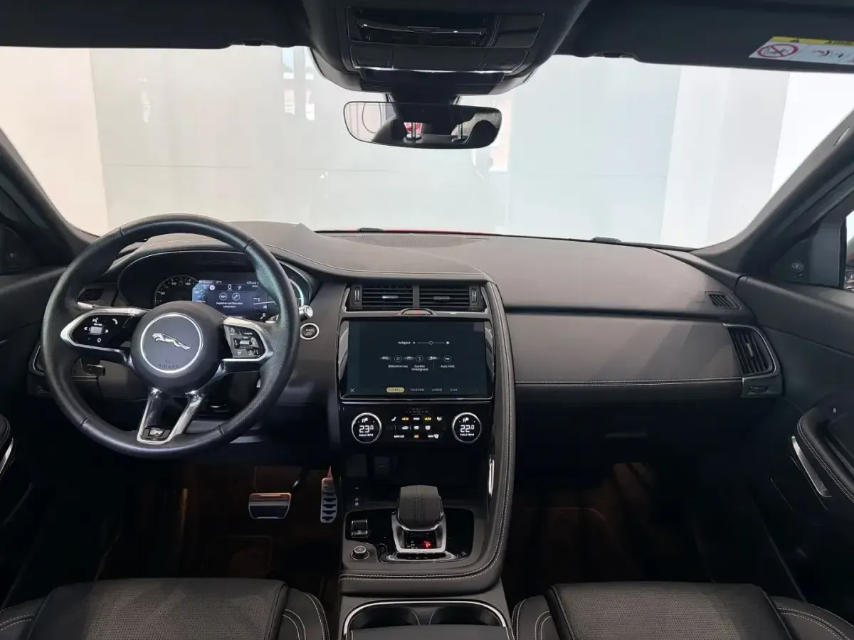 Gebraucht Jaguar E-Pace R-Dynamic 206 PS (151 kW) 2022 Caldera red SUV