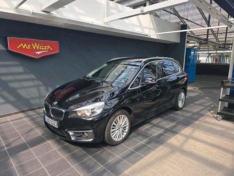Schwarz Gebraucht 2015 BMW 218 Active Tourer Luxury Line Van / Kleinbus | 8.500 € (Guter Preis) - Bild 1/4