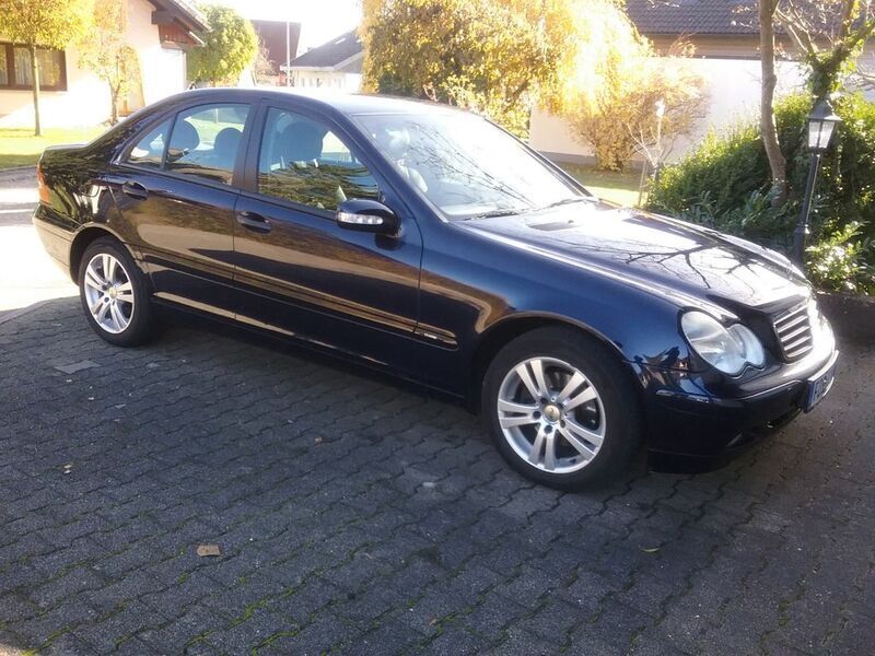 Blau Gebraucht 2002 Mercedes C180 Classic Limousine | 3.650 € (Teuer) - Bild 1/4