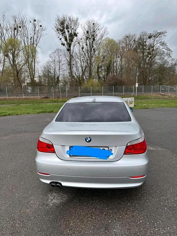 Gebraucht BMW 525 218 PS (160 kW) 2007 Grau Limousine