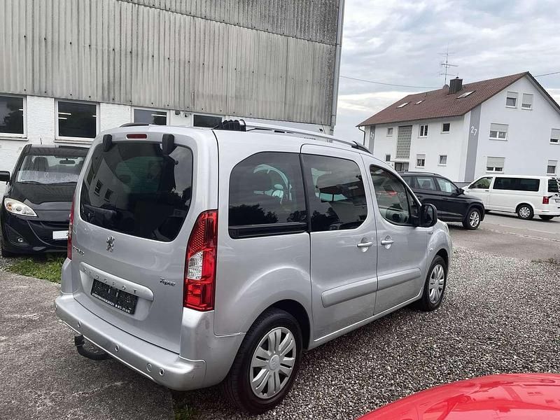 Gebraucht Peugeot TePee Premium 120 PS (88 kW) 2011 Silber Kombi