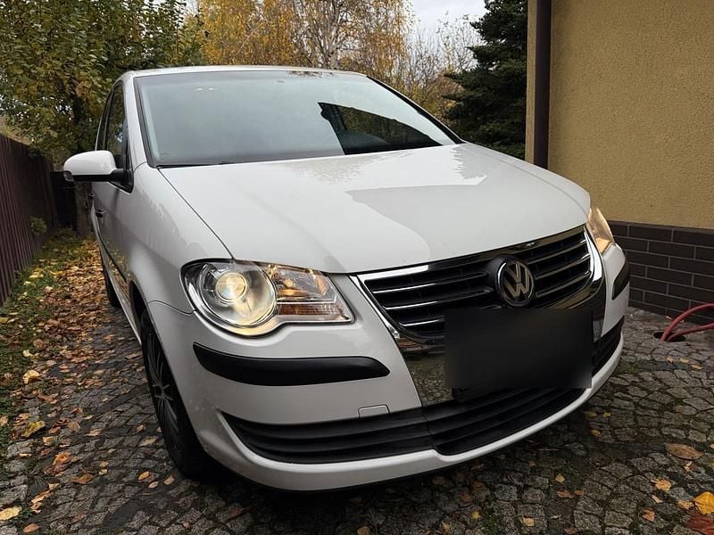 Weiß Gebraucht 2008 VW Touran S Van / Kleinbus | 3.499 € (Fairer Preis) - Bild 1/4