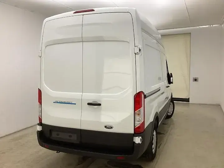 Usado Ford E-Transit Trend 135 kW (184 HP) 2025 Branco Van