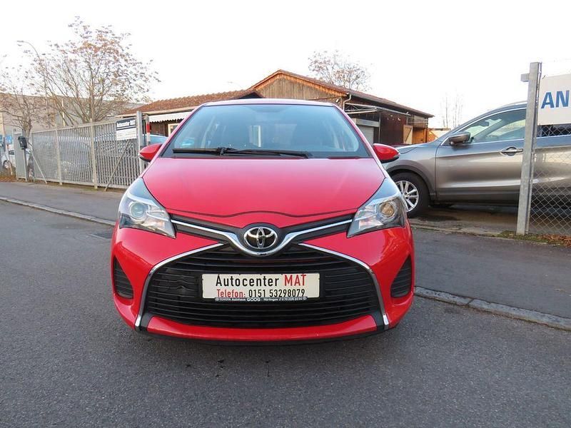 Gebraucht Toyota Yaris Comfort 99 PS (72 kW) 2016 Rot Limousine