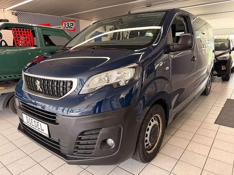 Gebraucht Peugeot Expert 116 PS (85 kW) 2017 Imperial  blau Van