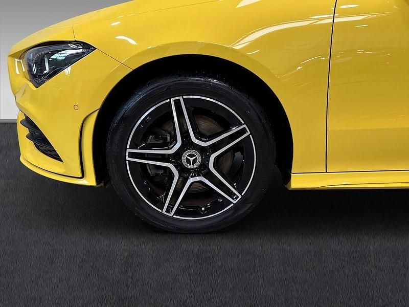 Gebraucht Mercedes CLA250e Shooting Brake AMG 218 PS (160 kW) 2021 Unilack sonnengelb Kombi