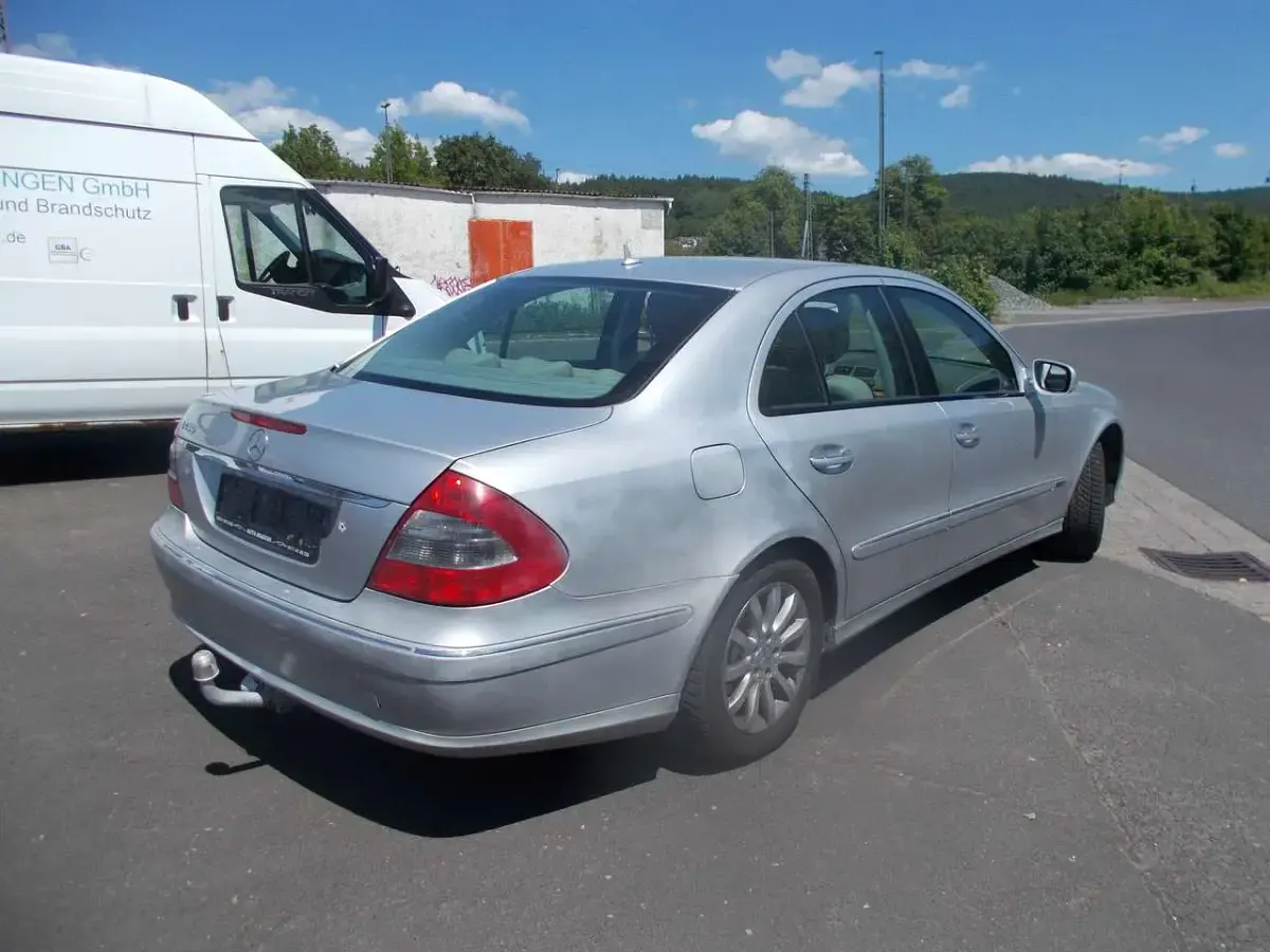 Brugt Mercedes E280 Elegance 231 HK (169 kW) 2007 Sølv Sedan
