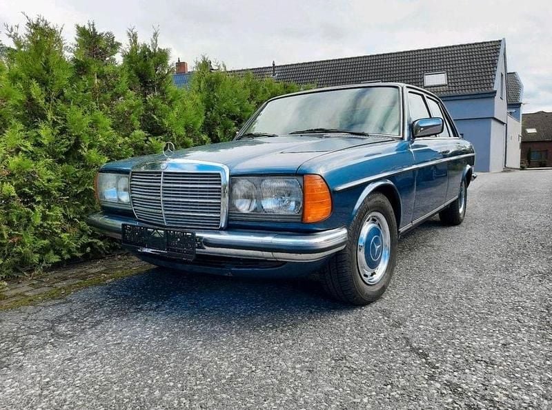 Gebraucht Mercedes E280 185 PS (136 kW) 1981 Blau Limousine
