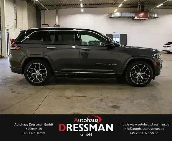 Gebraucht Jeep Grand Cherokee Summit 381 PS (280 kW) 2023 Baltic grey metallic clear coa SUV