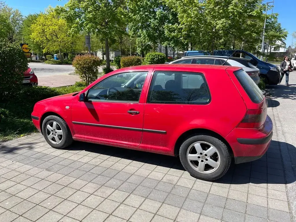 Używany VW Golf IV 75 KM (55 kW) 2001 Czerwony Sedan/Limuzyna