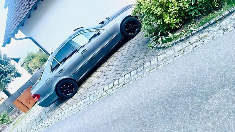 Second-hand Mercedes E200 122 CP (89 kW) 2006 Gri Berlinǎ